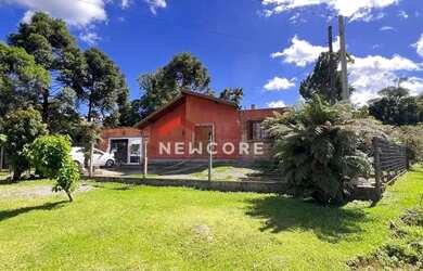 Imagem: A casa possui 2 Dormitórios, 2 Banheiros, 2 Vagas na garagem