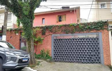 Imagem: A casa possui 3 Dormitórios, 3 Banheiros, 2 Vagas na garagem