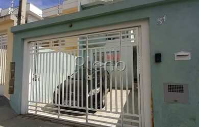 Imagem: A casa possui 3 Dormitórios, 1 Banheiro, 2 Vagas na garagem