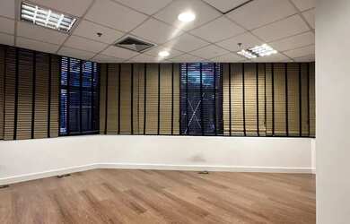 Imagem: O depósito possui 2 Vagas na garagem e 72m² de Área e está