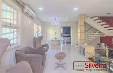 Imagem: A casa possui 4 Dormitórios, 4 Banheiros, 5 Vagas na garagem