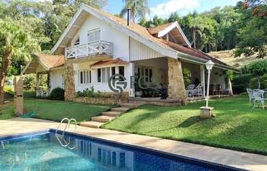 Imagem: A casa em condomínio possui 5 Dormitórios, 4 Banheiros, 3