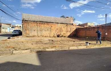 Imagem 8: Lote de esquina Arapoanga