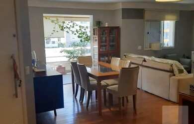 Imagem: O depósito possui 2 Vagas na garagem, 110m² de Área e está