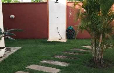 Imagem: A casa possui 2 Dormitórios, 2 Banheiros, 2 Vagas na garagem