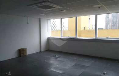 Imagem: O depósito possui 1 Vaga na garagem, 700m² de Área e está