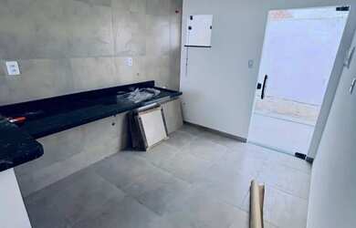 Imagem 10: Vendo excelente casa de 2/4 sendo uma suíte no sim