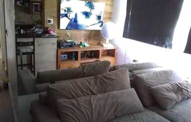 Imagem: O apartamento possui 2 Dormitórios, 1 Banheiro, 1 Vaga na garagem