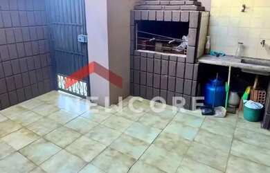 Imagem: A casa possui 3 Dormitórios, 4 Banheiros, 2 Vagas na garagem