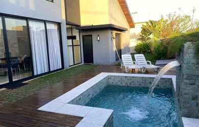 Imagem: A casa em condomínio possui 3 Dormitórios, 4 Banheiros, 4