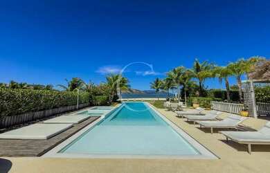 Imagem: A casa em condomínio possui 5 Dormitórios, 5 Banheiros, 3