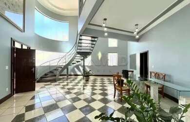 Imagem: A casa possui 4 Dormitórios, 5 Banheiros, 4 Vagas na garagem