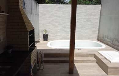 Imagem: A casa possui 2 Dormitórios, 2 Banheiros, 2 Vagas na garagem