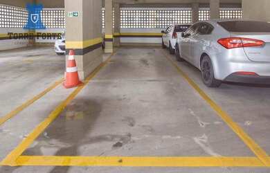 Imagem: O depósito possui 2 Vagas na garagem, 42m² de Área e está