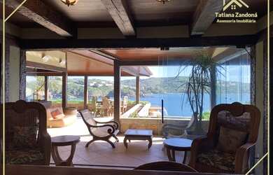 Imagem: A casa possui 5 Dormitórios, 5 Banheiros, 2 Vagas na garagem