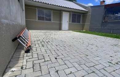 Imagem: A casa possui 2 Dormitórios, 1 Banheiro, 2 Vagas na garagem