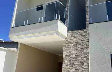 Imagem: A casa possui 3 Dormitórios, 4 Banheiros, 3 Vagas na garagem