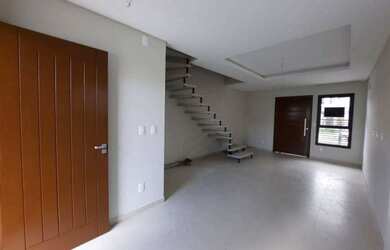 Imagem: A casa possui 2 Dormitórios, 3 Banheiros, 2 Vagas na garagem