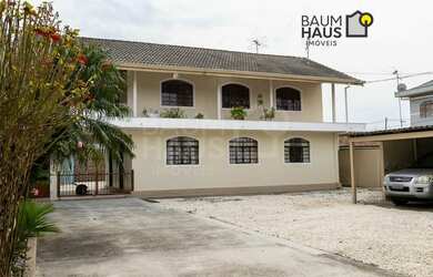 Imagem: A casa possui 5 Dormitórios, 2 Banheiros, 3 Vagas na garagem