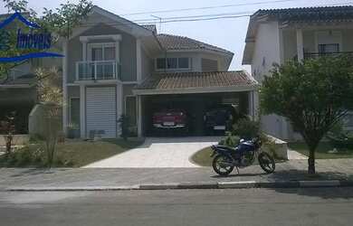 Imagem: A casa em condomínio possui 4 Dormitórios, 1 Banheiro, 2 Vagas