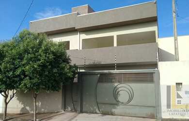 Imagem: A casa possui 5 Dormitórios, 4 Banheiros, 2 Vagas na garagem