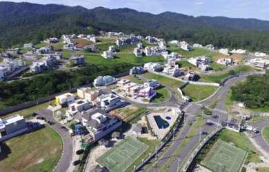 Imagem: A casa em condomínio possui 4 Dormitórios, 5 Banheiros, 4