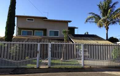 Imagem: A casa em condomínio possui 5 Dormitórios, 5 Banheiros, 4