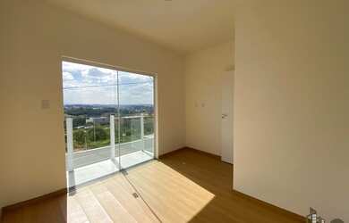 Imagem: A casa possui 2 Dormitórios, 1 Banheiro, 2 Vagas na garagem