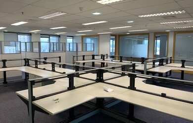 Imagem: O depósito possui 5 Vagas na garagem, 276m² de Área e está