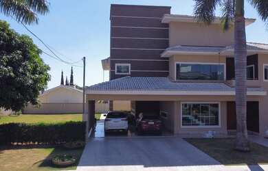 Imagem: A casa em condomínio possui 4 Dormitórios, 5 Banheiros, 4