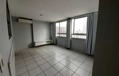 Imagem: O apartamento possui 1 Dormitório, 1 Banheiro, 1 Vaga na garagem