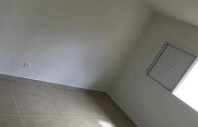 Imagem: A casa possui 2 Dormitórios, 1 Banheiro, 2 Vagas na garagem