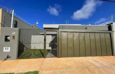 Imagem: A casa possui 3 Dormitórios, 4 Banheiros, 120m² de Área e