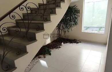 Imagem: A casa possui 4 Dormitórios, 3 Banheiros, 5 Vagas na garagem