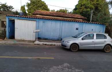 Imagem: A casa à venda possui 2 Dormitórios, 1 Banheiro, 1 Vaga na