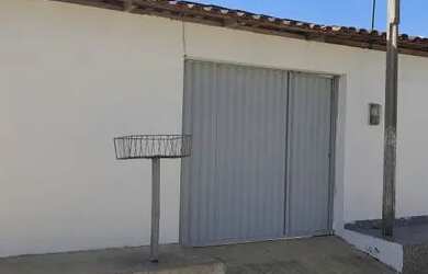 Imagem: A casa possui 2 Dormitórios, 2 Banheiros, 5 Vagas na garagem