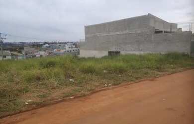 Imagem: Lote com 200 em ótima localização do lê park !!