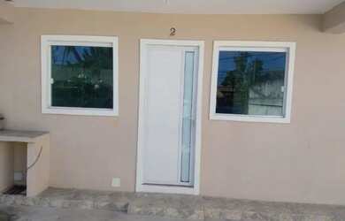 Imagem: A casa possui 1 Dormitório, 1 Banheiro, 1 Vaga na garagem