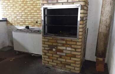 Imagem: A casa possui 4 Dormitórios, 2 Banheiros, 660m² de Área e