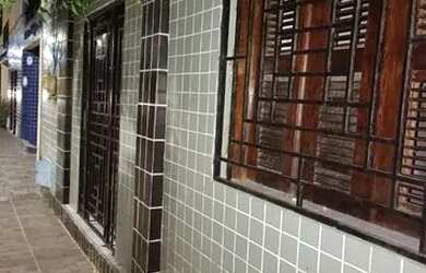 Imagem: A casa possui 2 Dormitórios e está localizado em Benfica