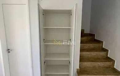 Imagem: A casa em condomínio possui 3 Dormitórios, 1 Banheiro, 2 Vagas