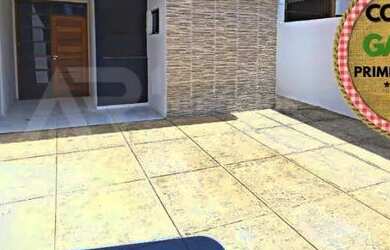 Imagem: A casa possui 3 Dormitórios, 1 Banheiro, 1 Vaga na garagem