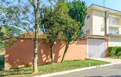 Imagem: A casa em condomínio possui 4 Dormitórios, 3 Banheiros, 5