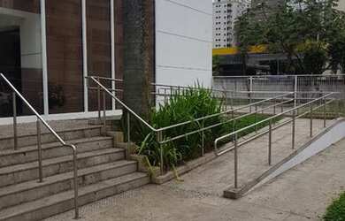 Imagem: A casa possui 4 Dormitórios, 3 Banheiros, 5 Vagas na garagem