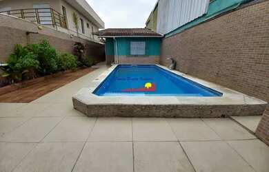 Imagem: A casae possui 3 Dormitórios, 1 Banheiro, 3 Vagas na garagem