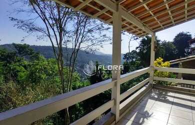 Imagem: A casa possui 5 Dormitórios, 3 Banheiros, 2 Vagas na garagem