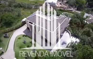 Imagem: A casa possui 5 Dormitórios, 4 Banheiros, 3 Vagas na garagem