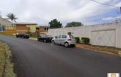 Imagem: O depósito possui 5 Vagas na garagem e 263m² de Área e está