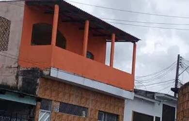 Imagem: A casa possui 2 Dormitórios, 1 Banheiro, 1 Vaga na garagem