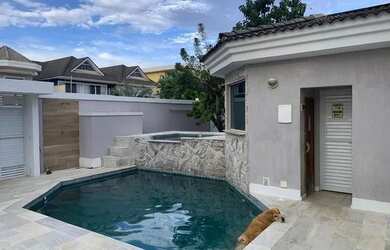 Imagem: A casa em condomínio possui 4 Dormitórios, 5 Banheiros, 5